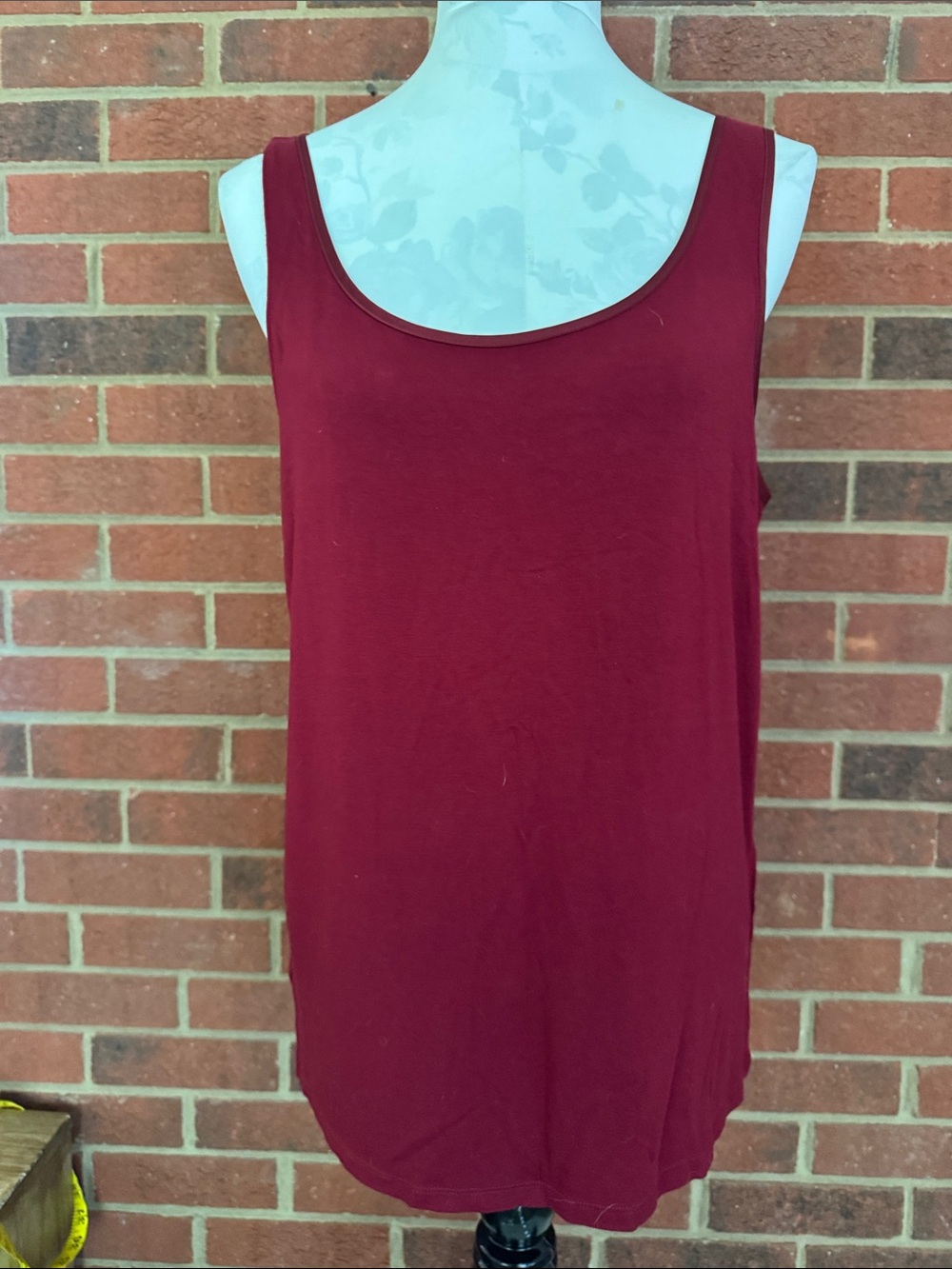 Ann Taylor  Sleeveless Scoop Neck Tank Top XL Burgundy